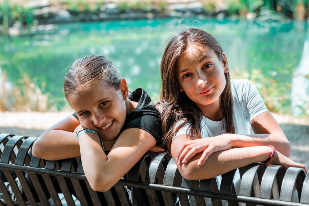 Roxane et Eva banc2